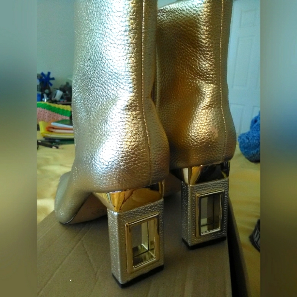 BNWOT GOLD HEELED BADASS BOOTS Ladies BY KATIE PERRY AMAZING HEEL SZ. 9.5 🔥🔥🔥